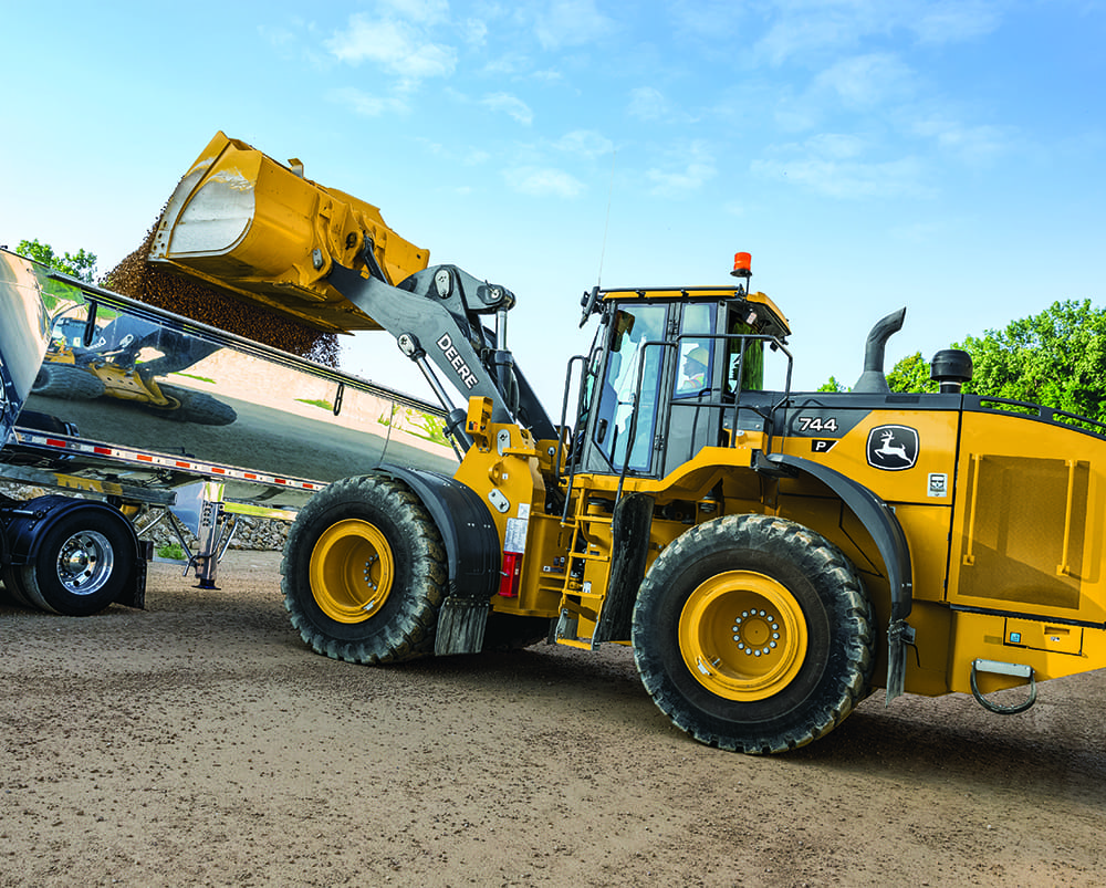 P-Tier Wheel Loaders – 744 P-Tier